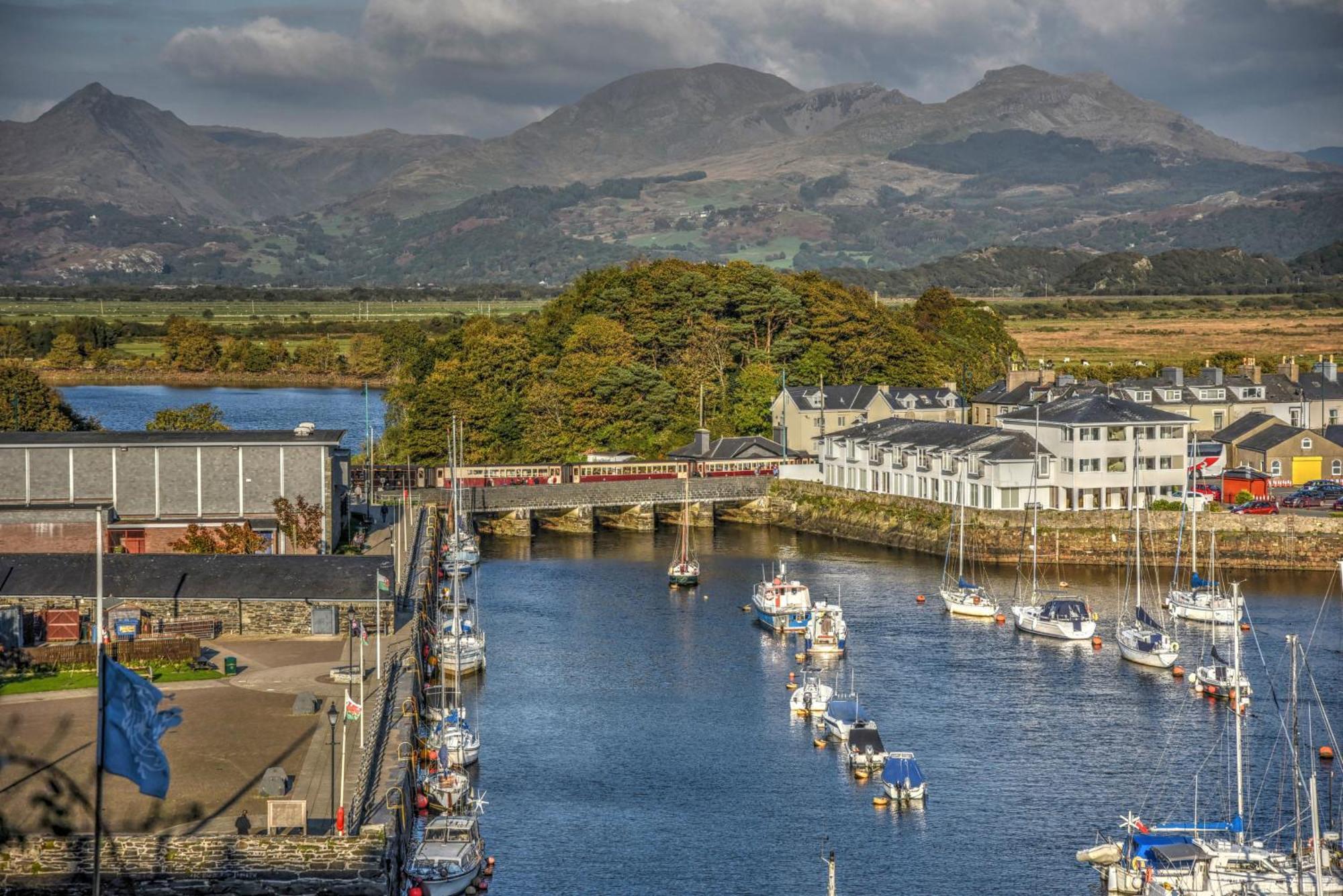 Porthmadog, Sleeps 11, 5 Bedrooms, 5 Bathrooms, Mountain Views Exterior foto
